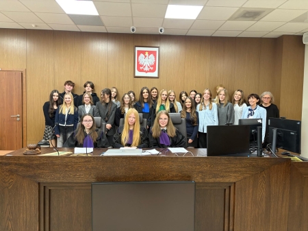 Uczniowie klasy 2C w Sądzie Rejonowym m.st.Warszawy 