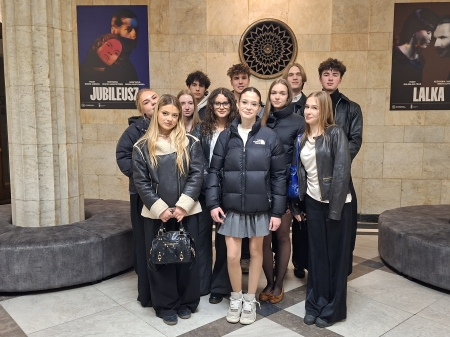 Uczniowie klas 3A  i 3E w Teatrze Dramatycznym